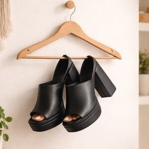 OLIVIA black faux leather chunky platform open toe mule heels Y2K size 7